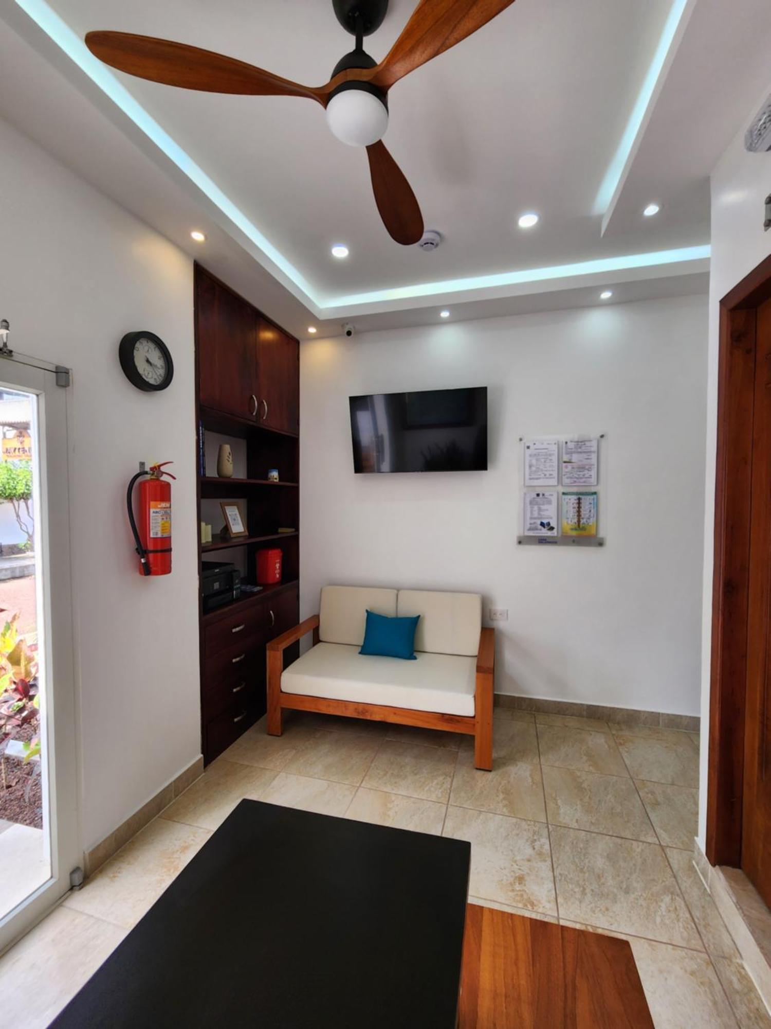 Casa Galapagos By Hostal Fragata Puerto Ayora  Buitenkant foto