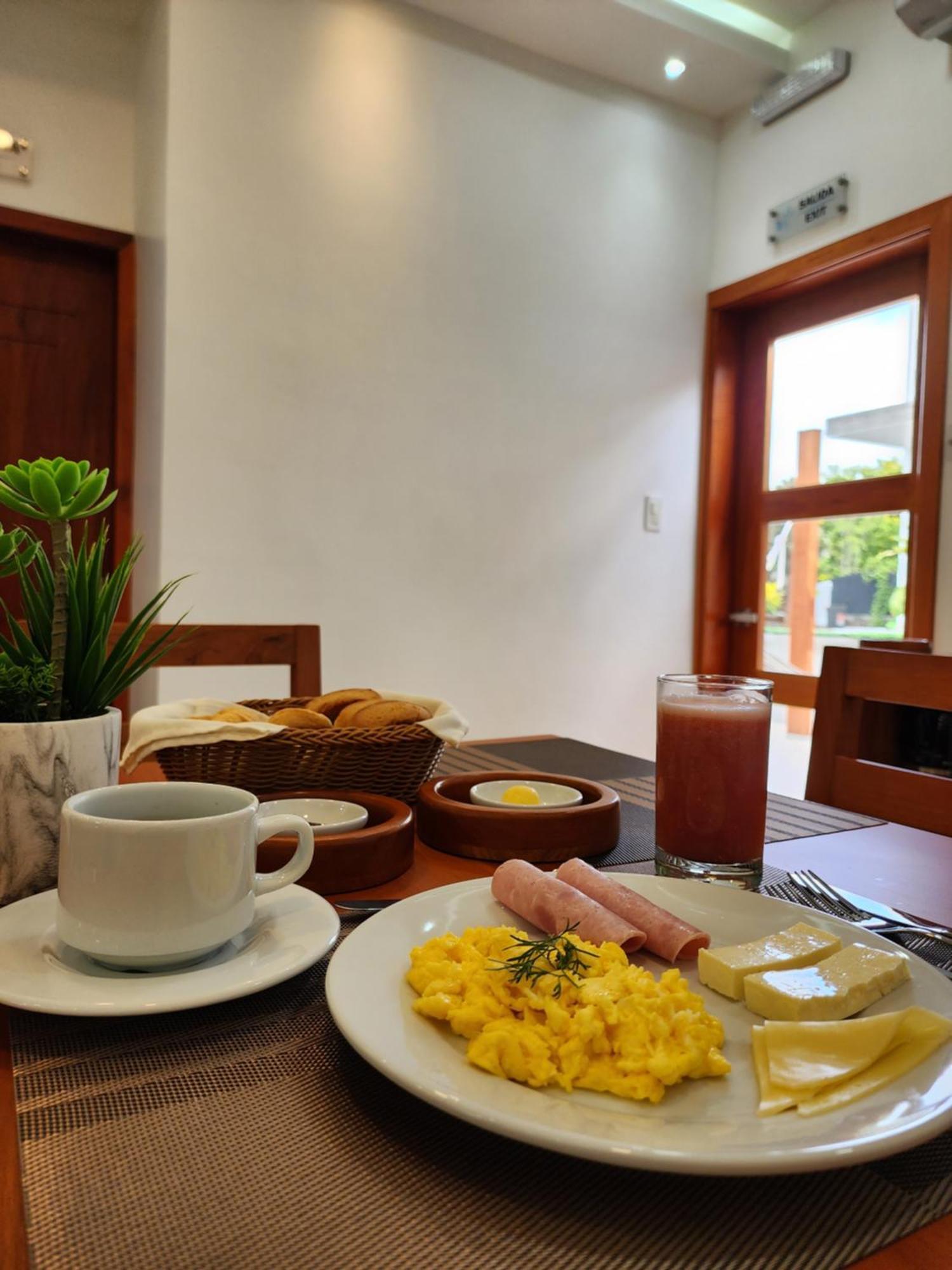 Casa Galapagos By Hostal Fragata Puerto Ayora  Buitenkant foto