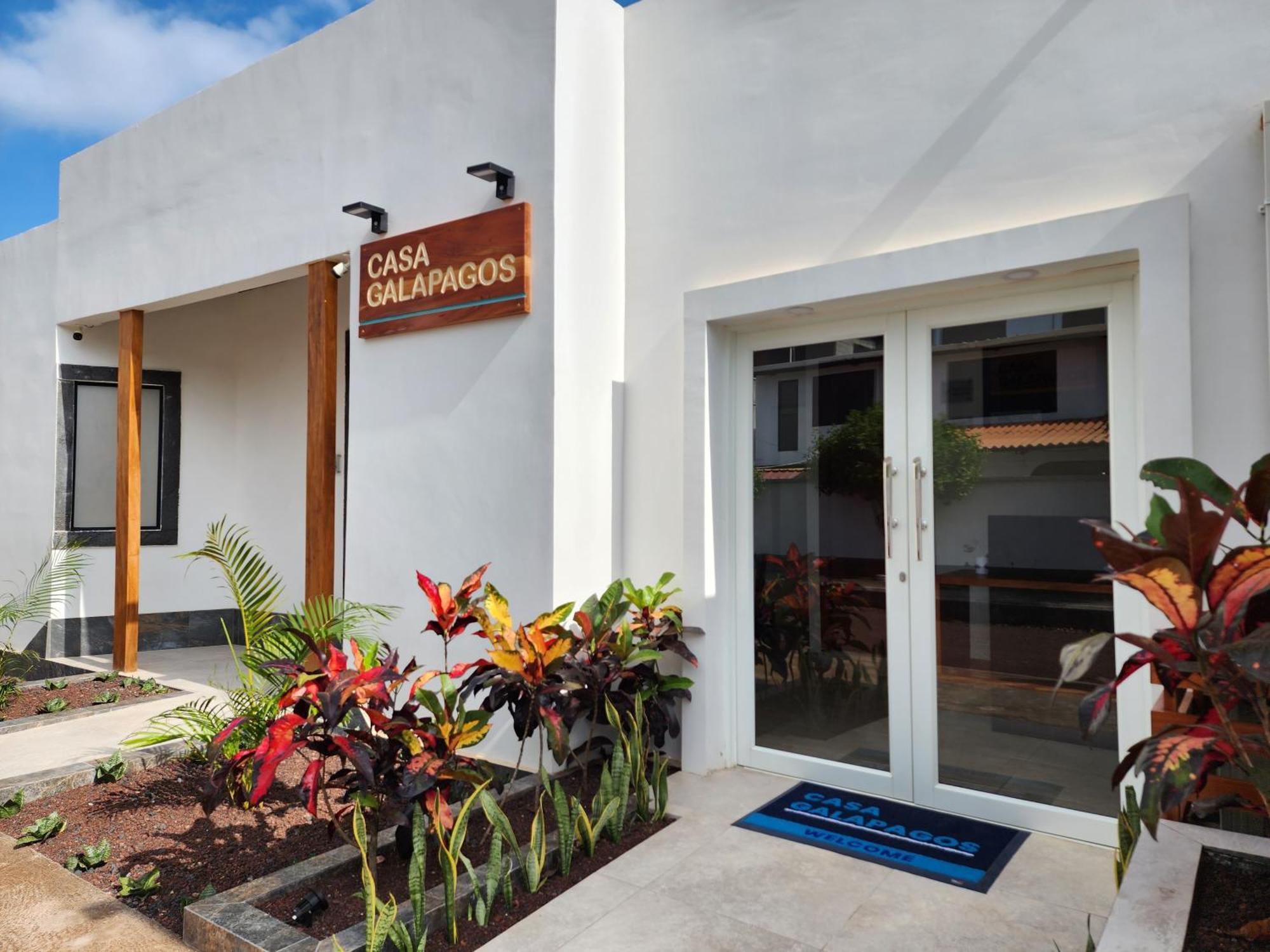 Casa Galapagos By Hostal Fragata Puerto Ayora  Buitenkant foto