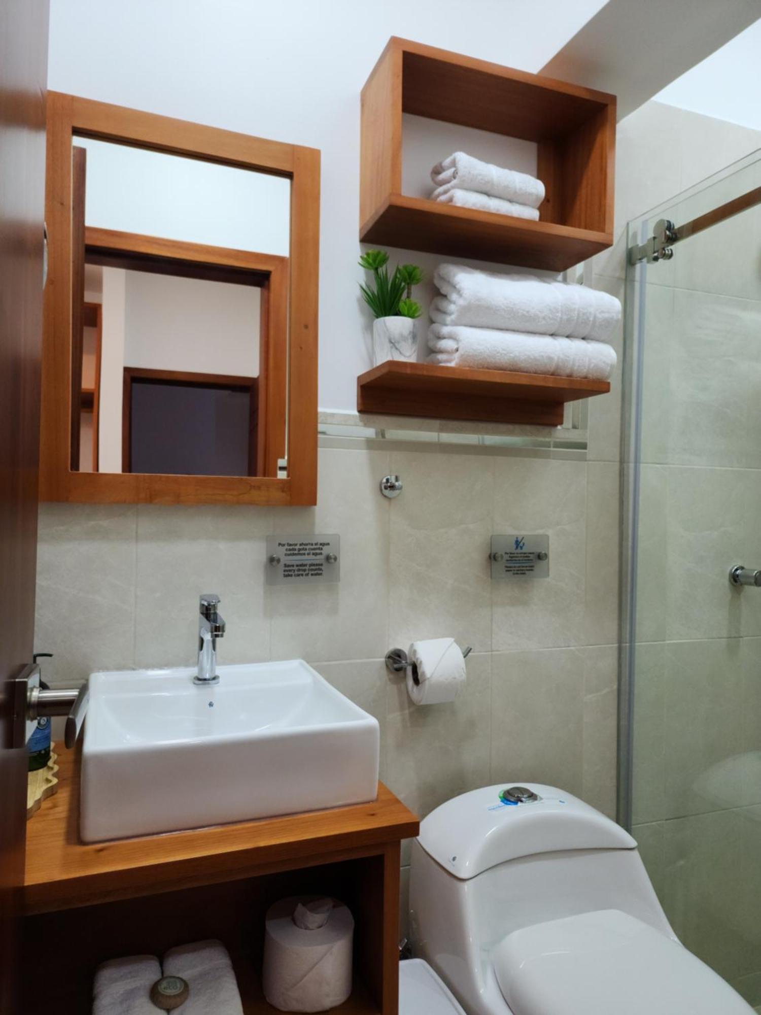 Casa Galapagos By Hostal Fragata Puerto Ayora  Buitenkant foto