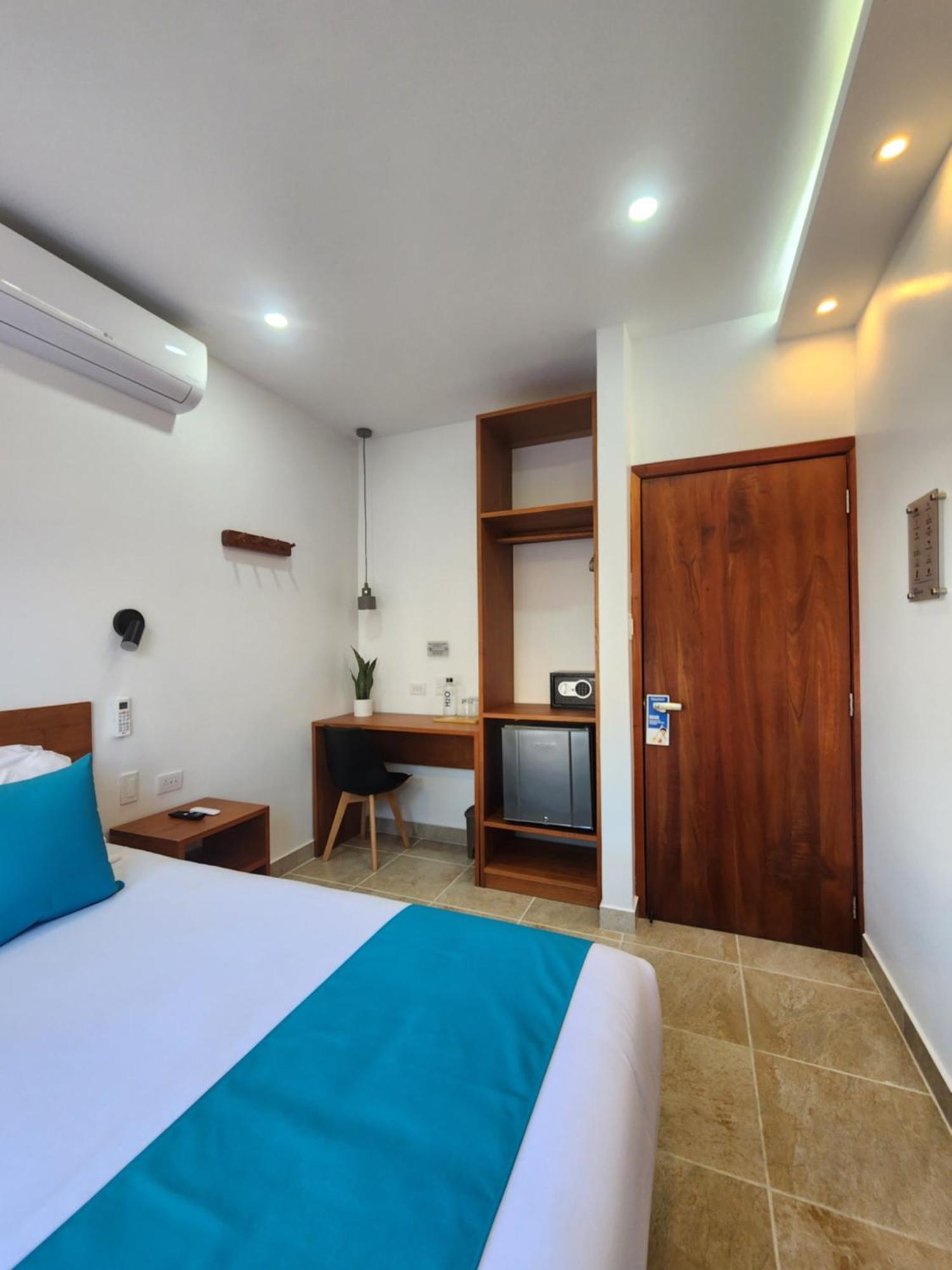 Casa Galapagos By Hostal Fragata Puerto Ayora  Buitenkant foto