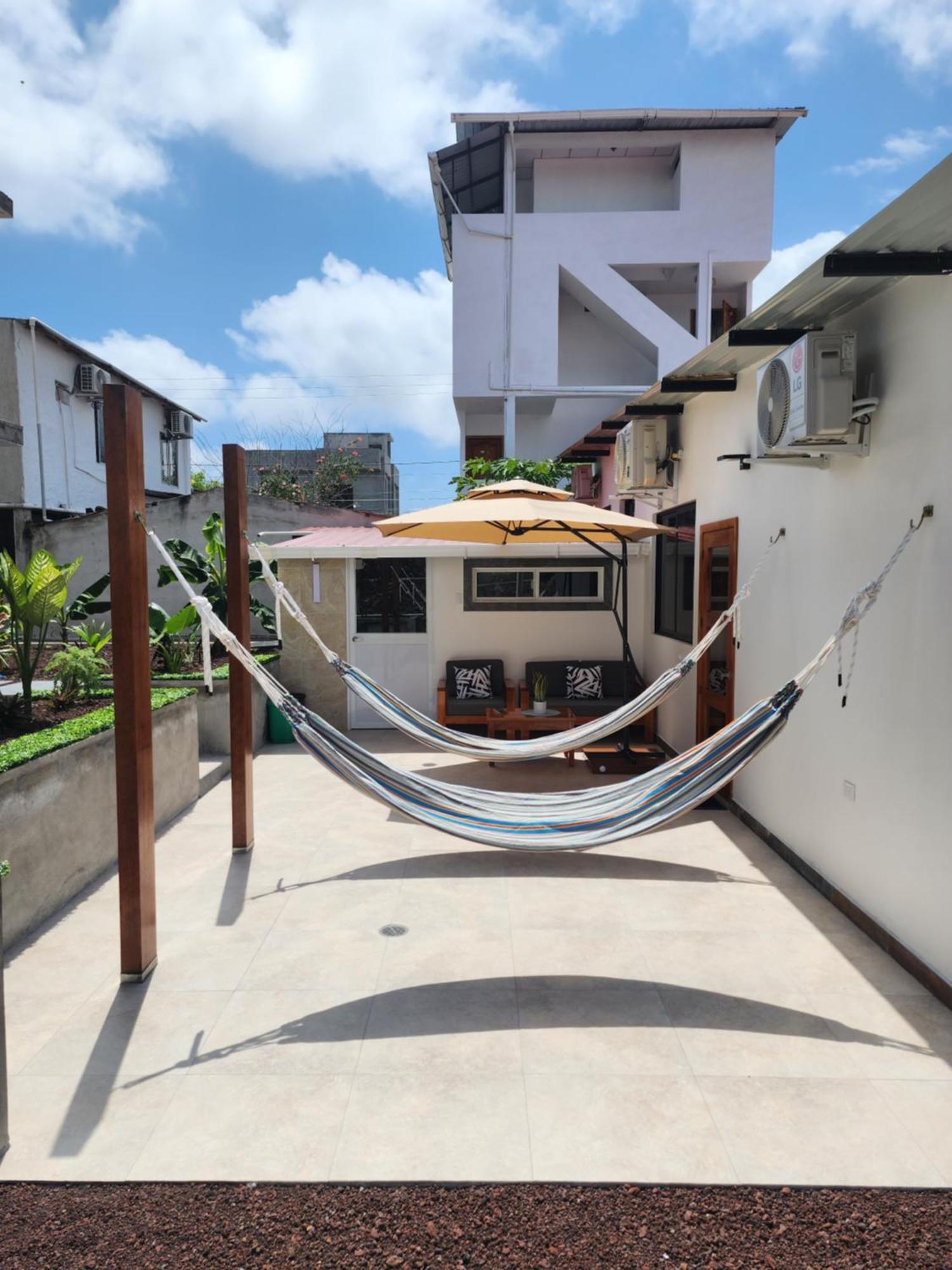 Casa Galapagos By Hostal Fragata Puerto Ayora  Buitenkant foto