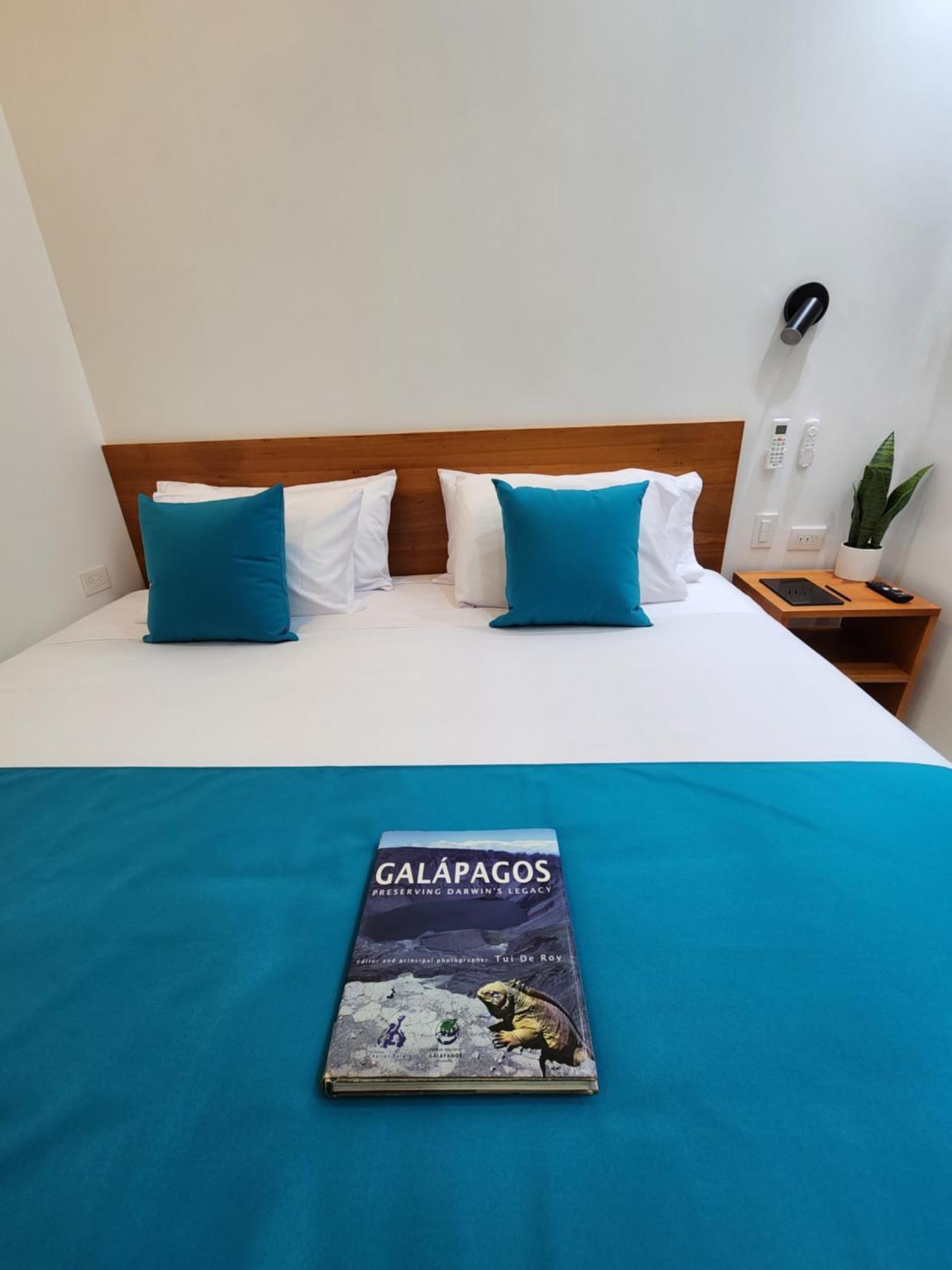 Casa Galapagos By Hostal Fragata Puerto Ayora  Buitenkant foto